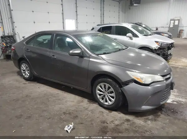 4T1BF1FK8HU686052 2017 TOYOTA CAMRY - Image 1