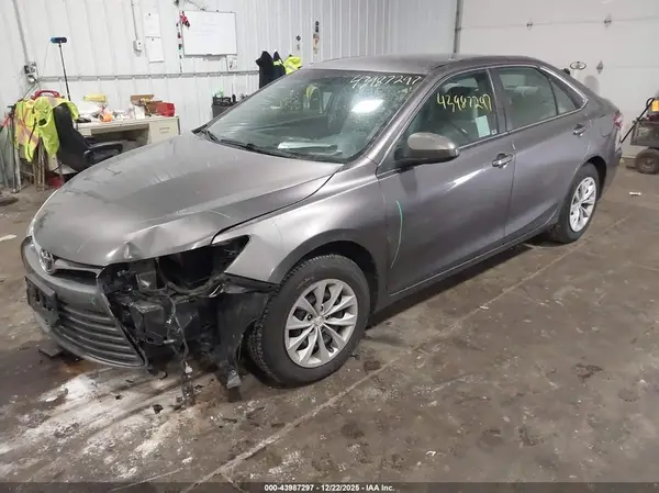 4T1BF1FK8HU686052 2017 TOYOTA CAMRY - Image 2
