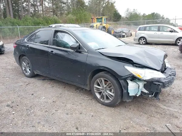 4T1BF1FK8HU689954 2017 TOYOTA CAMRY - Image 1
