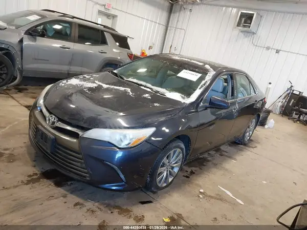 4T1BF1FK8HU698010 2017 TOYOTA CAMRY - Image 2