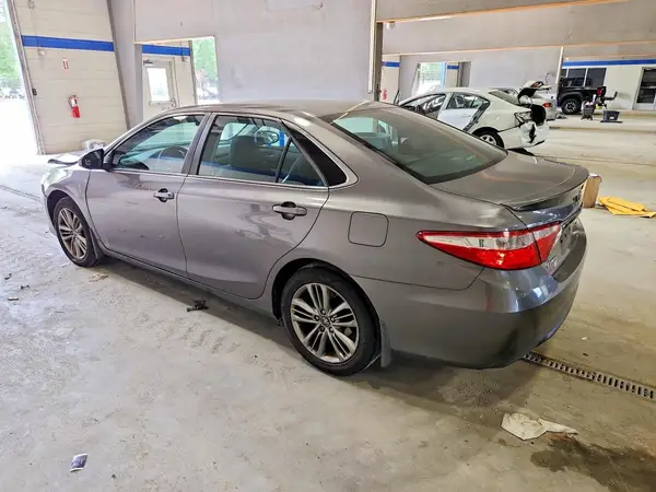 4T1BF1FK8HU704470 2017 TOYOTA CAMRY - Image 2