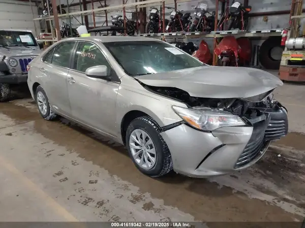 4T1BF1FK8HU712097 2017 TOYOTA CAMRY - Image 1