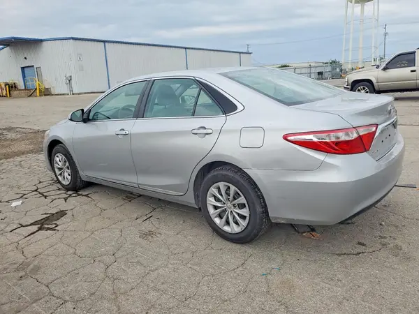 4T1BF1FK8HU715517 2017 TOYOTA CAMRY - Image 2
