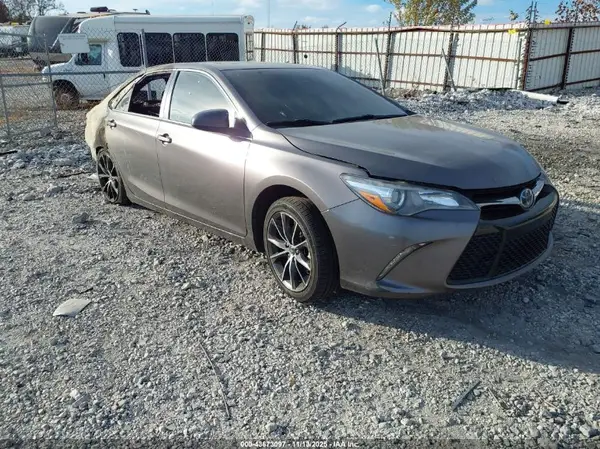 4T1BF1FK8HU725951 2017 TOYOTA CAMRY - Image 1