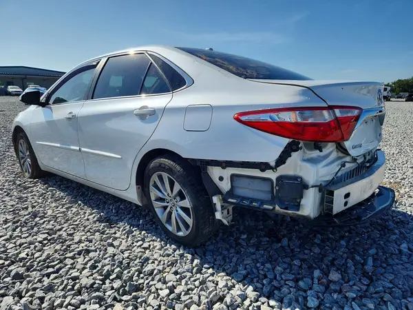 4T1BF1FK8HU729952 2017 TOYOTA CAMRY - Image 2