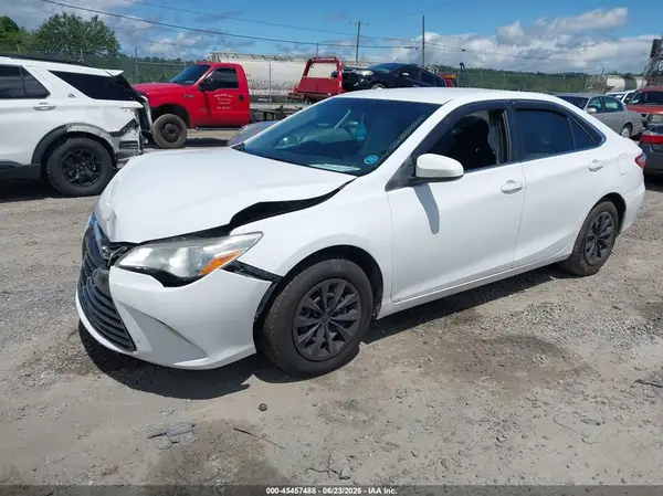 4T1BF1FK8HU731037 2017 TOYOTA CAMRY - Image 2