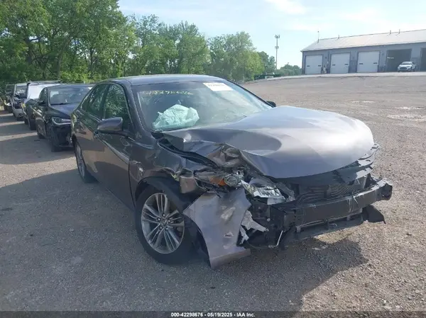 4T1BF1FK8HU734603 2017 TOYOTA CAMRY - Image 1