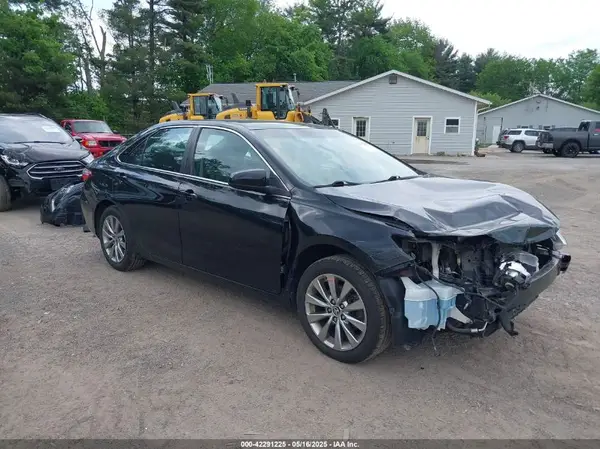 4T1BF1FK8HU737047 2017 TOYOTA CAMRY - Image 1
