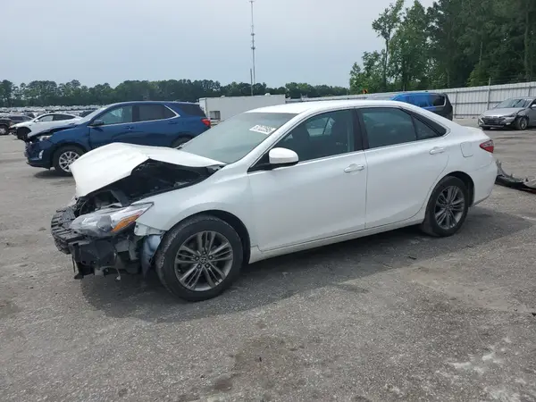 4T1BF1FK8HU738179 2017 TOYOTA CAMRY - Image 1