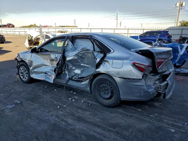 4T1BF1FK8HU738652 2017 TOYOTA CAMRY - Image 2