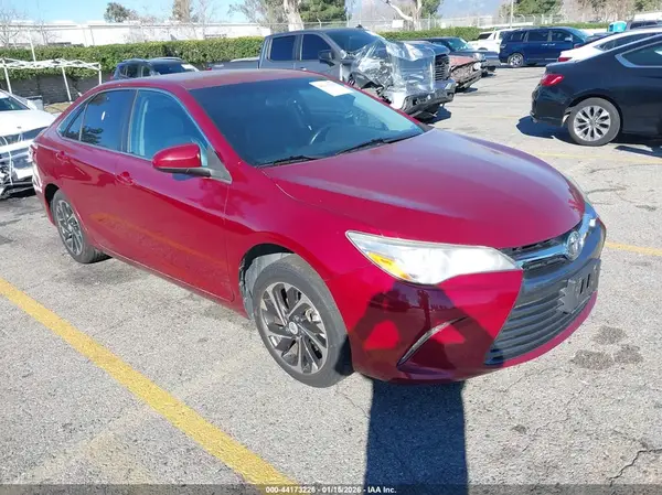 4T1BF1FK8HU738800 2017 TOYOTA CAMRY - Image 1