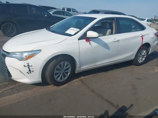 4T1BF1FK8HU740465 2017 TOYOTA CAMRY - Image 2