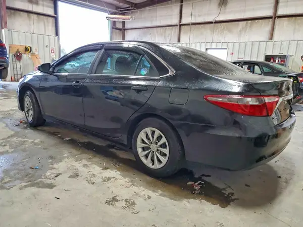 4T1BF1FK8HU744693 2017 TOYOTA CAMRY - Image 2