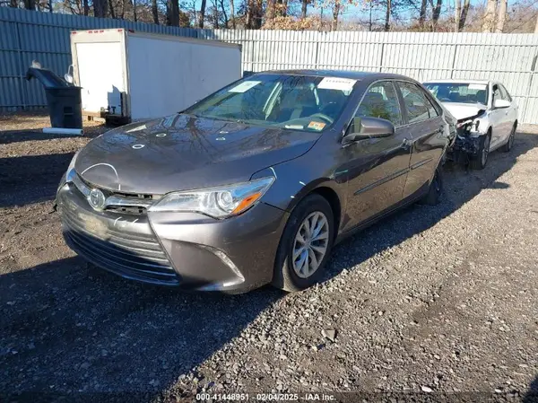 4T1BF1FK8HU747576 2017 TOYOTA CAMRY - Image 2