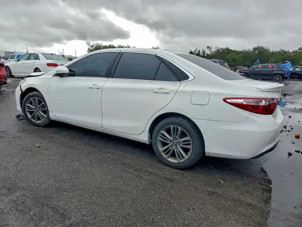 4T1BF1FK8HU752261 2017 TOYOTA CAMRY - Image 2