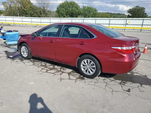 4T1BF1FK8HU758304 2017 TOYOTA CAMRY - Image 2