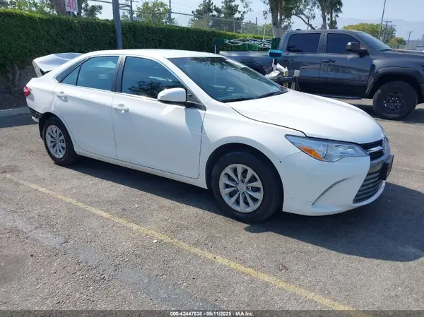 4T1BF1FK8HU768038 2017 TOYOTA CAMRY - Image 1