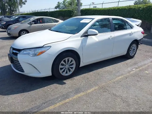 4T1BF1FK8HU768038 2017 TOYOTA CAMRY - Image 2