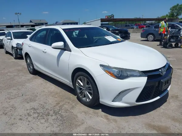4T1BF1FK8HU768654 2017 TOYOTA CAMRY - Image 1