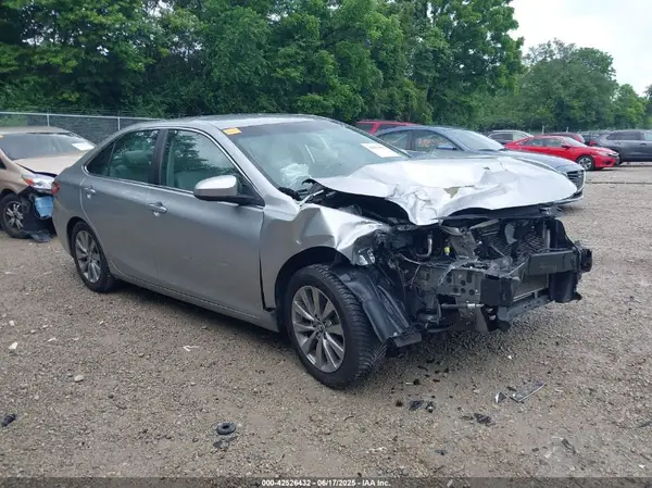 4T1BF1FK8HU773658 2017 TOYOTA CAMRY - Image 1