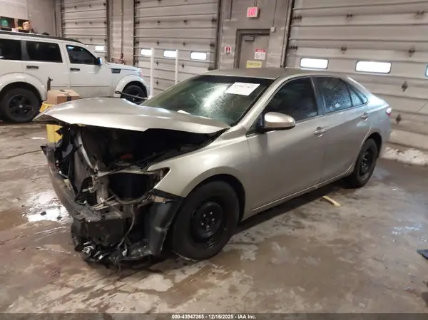 4T1BF1FK8HU798138 2017 TOYOTA CAMRY - Image 2