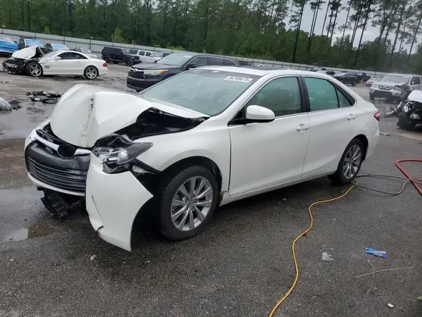 4T1BF1FK8HU800180 2017 TOYOTA CAMRY - Image 1