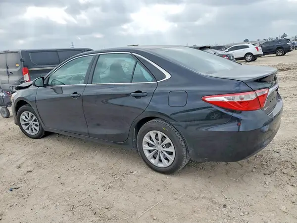 4T1BF1FK8HU813303 2017 TOYOTA CAMRY - Image 2