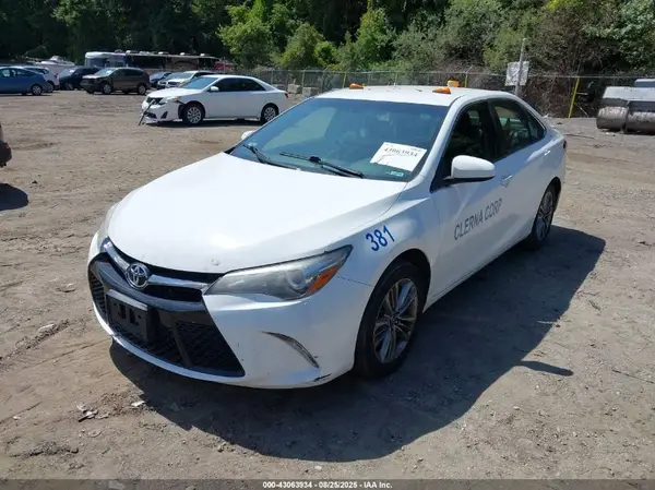4T1BF1FK8HU813611 2017 TOYOTA CAMRY - Image 2