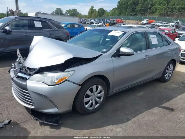 4T1BF1FK9GU117628 2016 TOYOTA CAMRY - Image 2