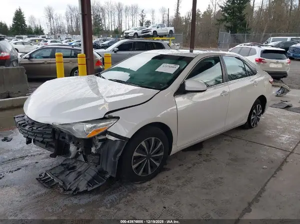 4T1BF1FK9GU117662 2016 TOYOTA CAMRY - Image 2