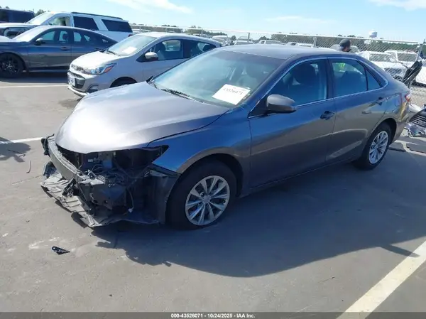 4T1BF1FK9GU119458 2016 TOYOTA CAMRY - Image 2