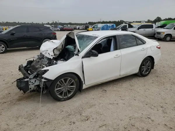 4T1BF1FK9GU120643 2016 TOYOTA CAMRY - Image 1