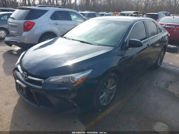 4T1BF1FK9GU121162 2016 TOYOTA CAMRY - Image 2