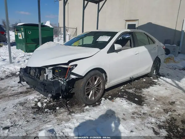 4T1BF1FK9GU127785 2016 TOYOTA CAMRY - Image 2