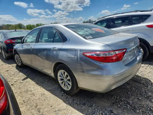 4T1BF1FK9GU127933 2016 TOYOTA CAMRY - Image 2