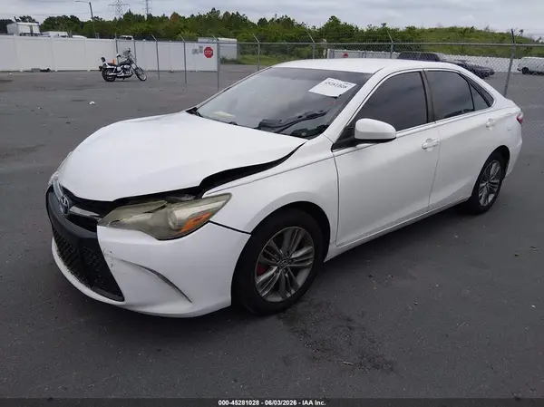 4T1BF1FK9GU130220 2016 TOYOTA CAMRY - Image 2