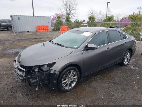 4T1BF1FK9GU133960 2016 TOYOTA CAMRY - Image 2