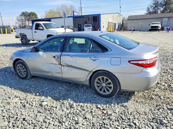 4T1BF1FK9GU136034 2016 TOYOTA CAMRY - Image 2