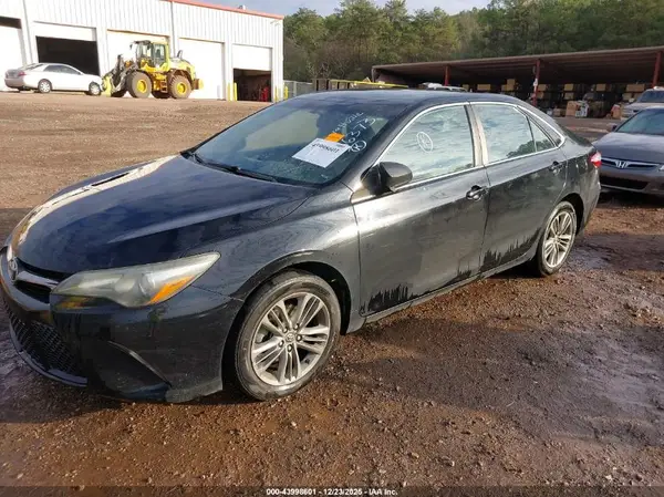 4T1BF1FK9GU136373 2016 TOYOTA CAMRY - Image 2
