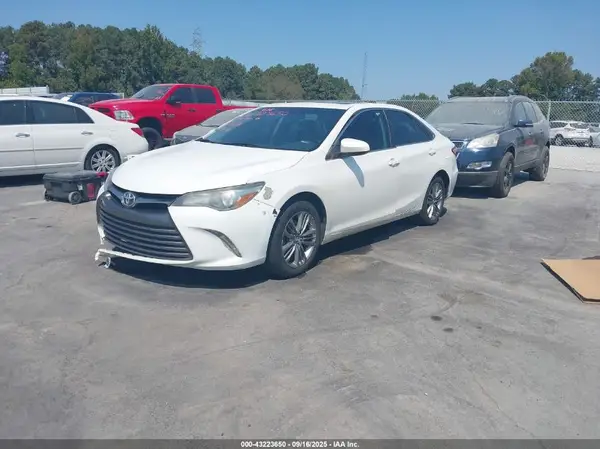 4T1BF1FK9GU137524 2016 TOYOTA CAMRY - Image 2