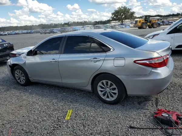 4T1BF1FK9GU139788 2016 TOYOTA CAMRY - Image 2