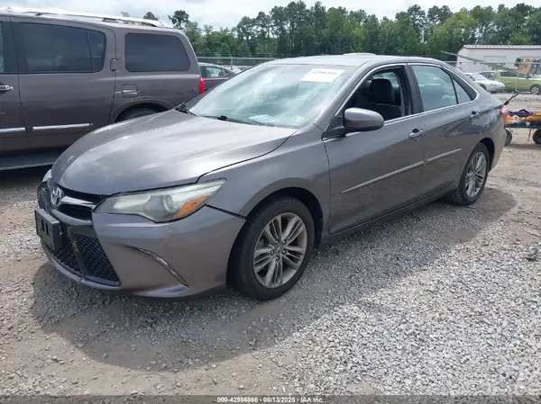 4T1BF1FK9GU140374 2016 TOYOTA CAMRY - Image 2