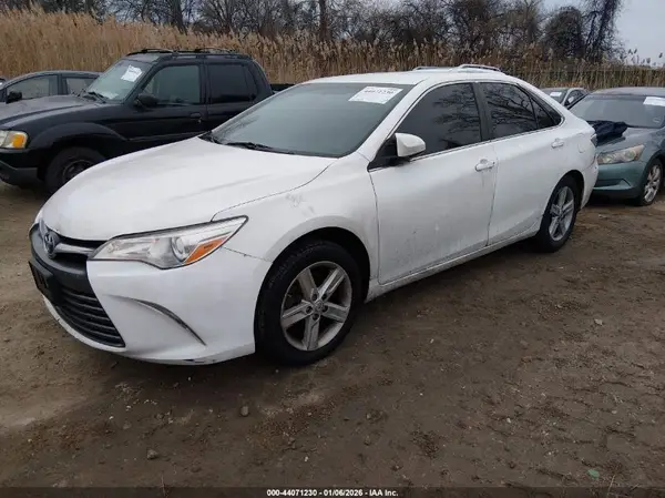 4T1BF1FK9GU142092 2016 TOYOTA CAMRY - Image 2