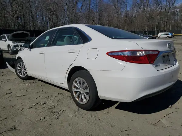 4T1BF1FK9GU142321 2016 TOYOTA CAMRY - Image 2