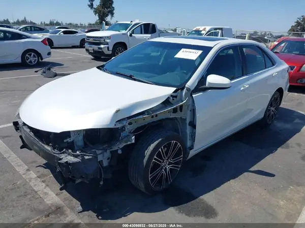 4T1BF1FK9GU146000 2016 TOYOTA CAMRY - Image 2