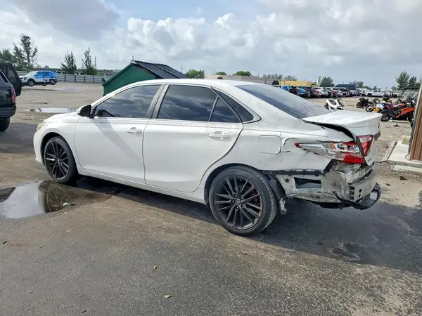 4T1BF1FK9GU146112 2016 TOYOTA CAMRY - Image 2