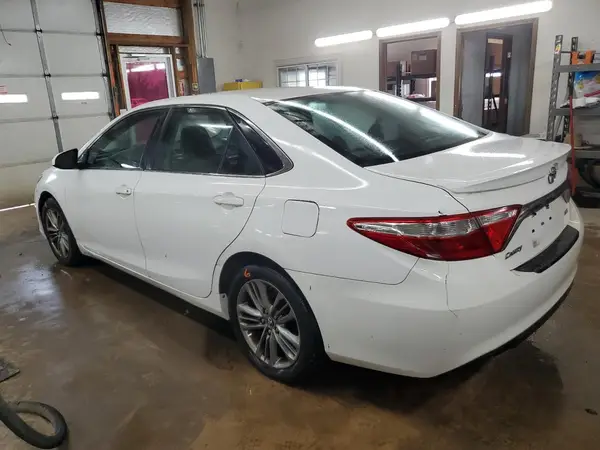 4T1BF1FK9GU151908 2016 TOYOTA CAMRY - Image 2