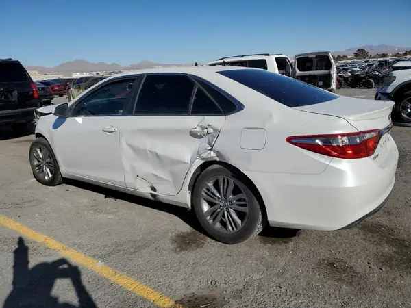 4T1BF1FK9GU159054 2016 TOYOTA CAMRY - Image 2