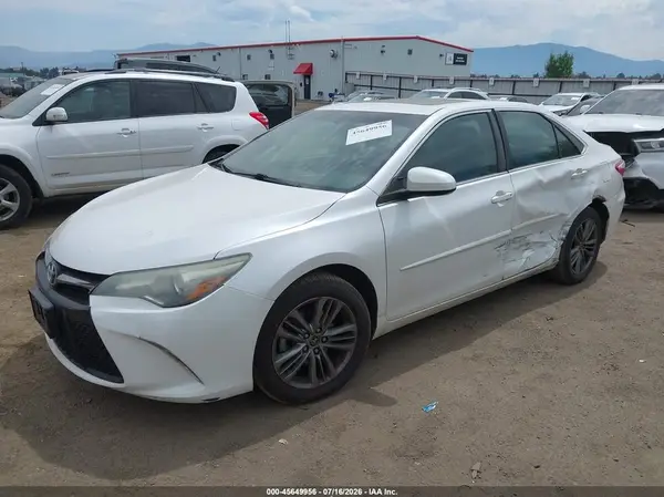 4T1BF1FK9GU159197 2016 TOYOTA CAMRY - Image 2