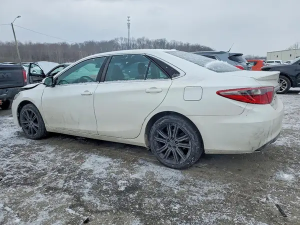 4T1BF1FK9GU161743 2016 TOYOTA CAMRY - Image 2